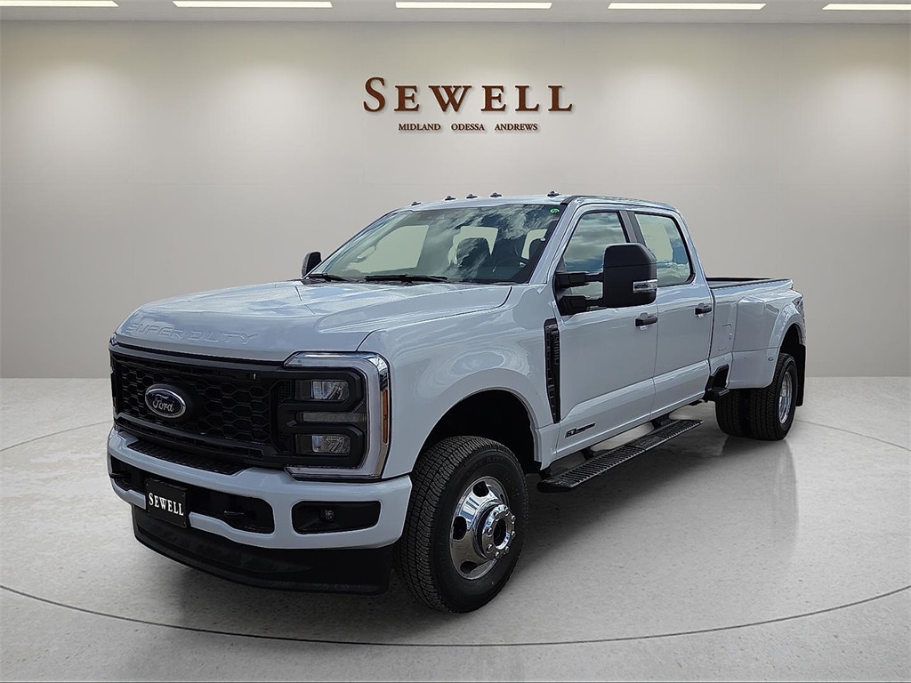 2026 Ford F-350 Super Duty XL's photo