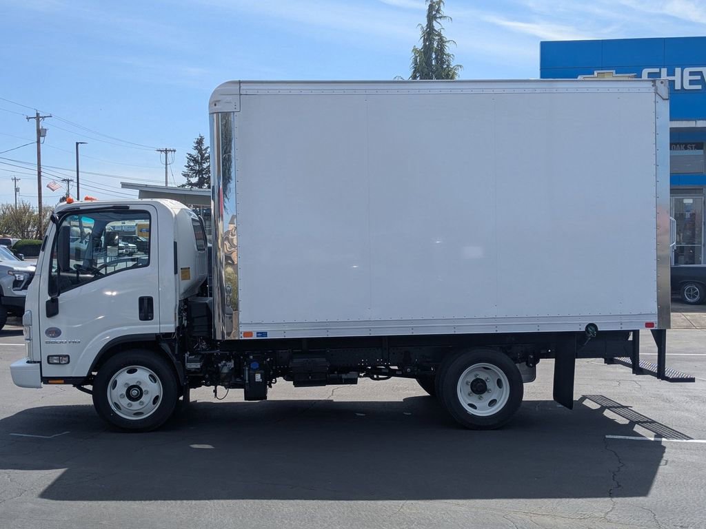 2024 Chevrolet Silverado 5500HD photo 3