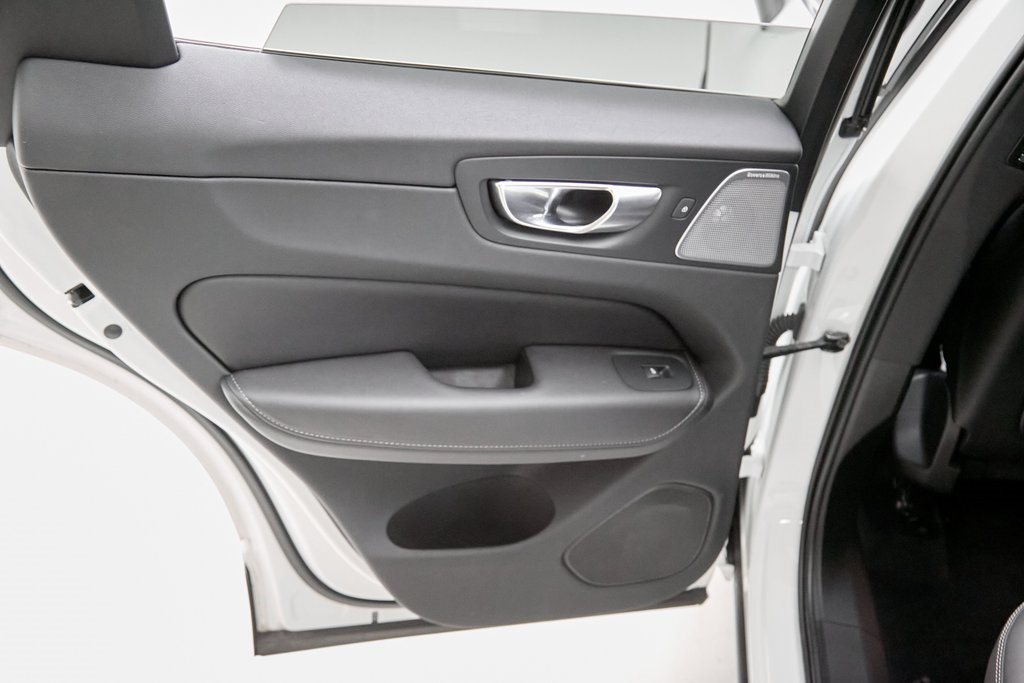 2023 VOLVO XC60 - Image 19