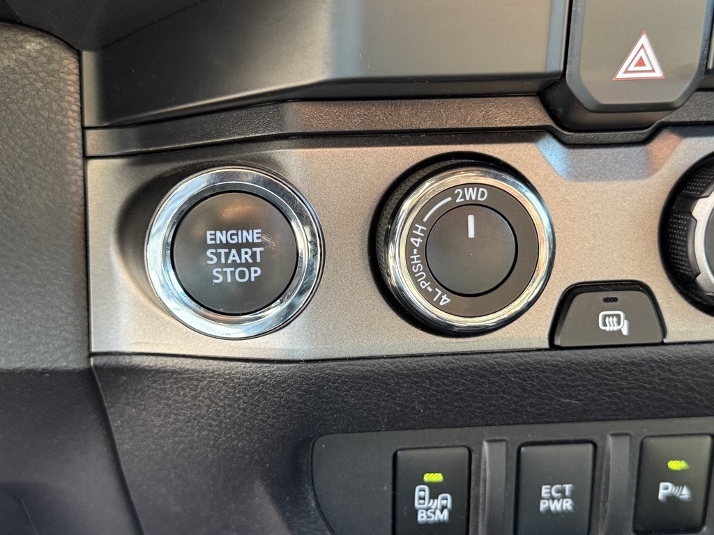 2022 Toyota Tacoma TRD Off-Road photo 26