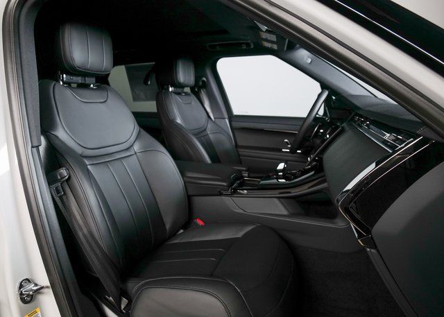 2025 Land Rover Range Rover Sport SE photo 2