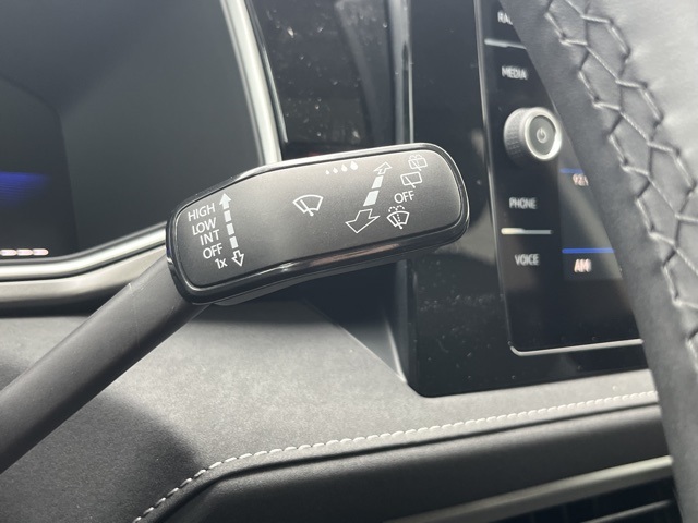 2025 Volkswagen Taos SE photo 32