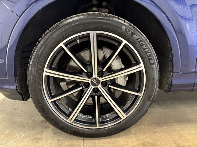 2022 Audi Q7 55 Premium Plus photo 9