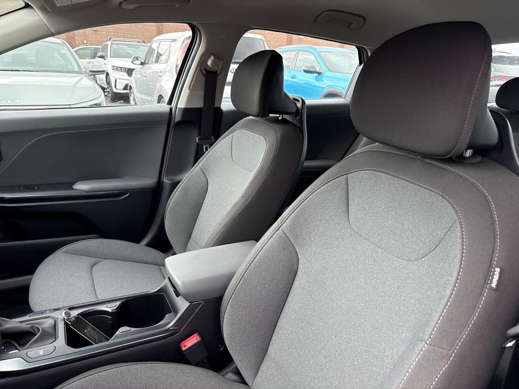 2025 Kia K4 LXS photo 12