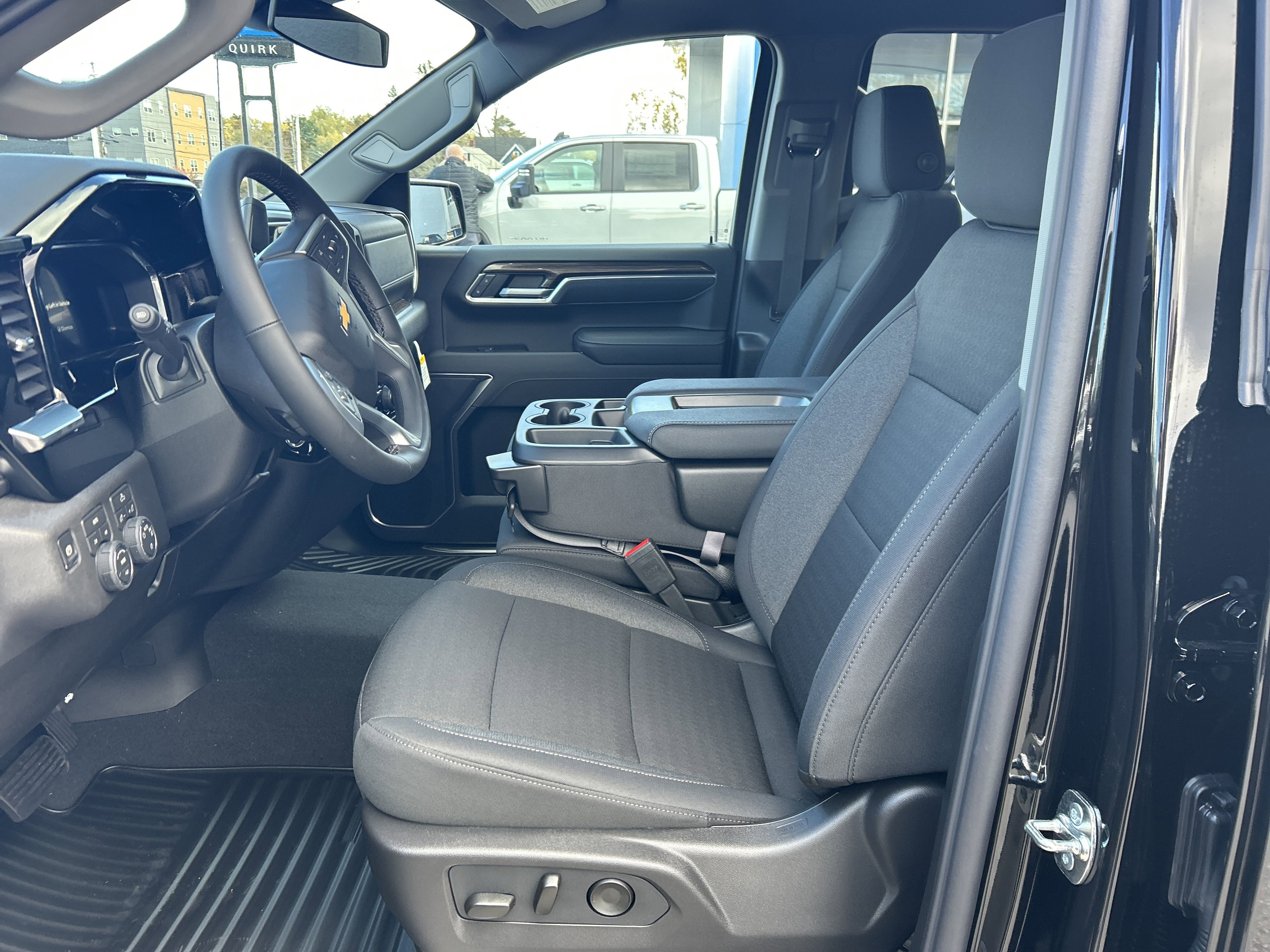 2026 Chevrolet Silverado 1500 LT photo 2