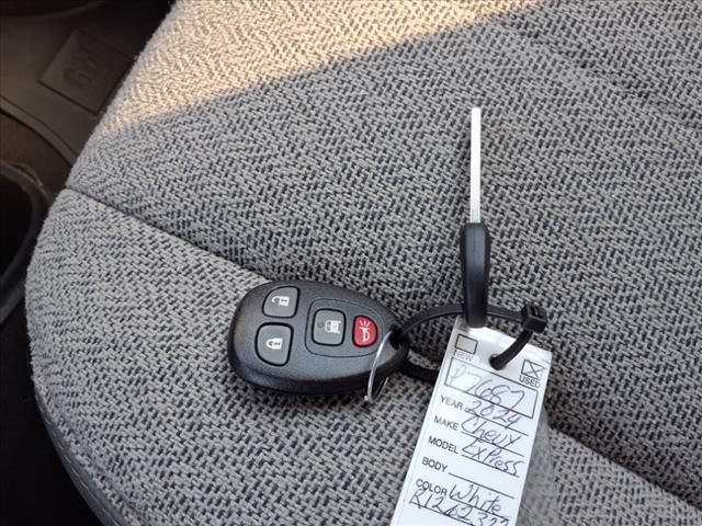 2024 Chevrolet Express Passenger 3500 photo 2