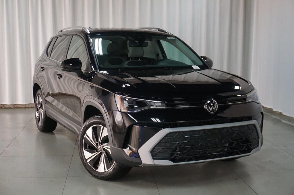 2025 Volkswagen Taos SE photo 2