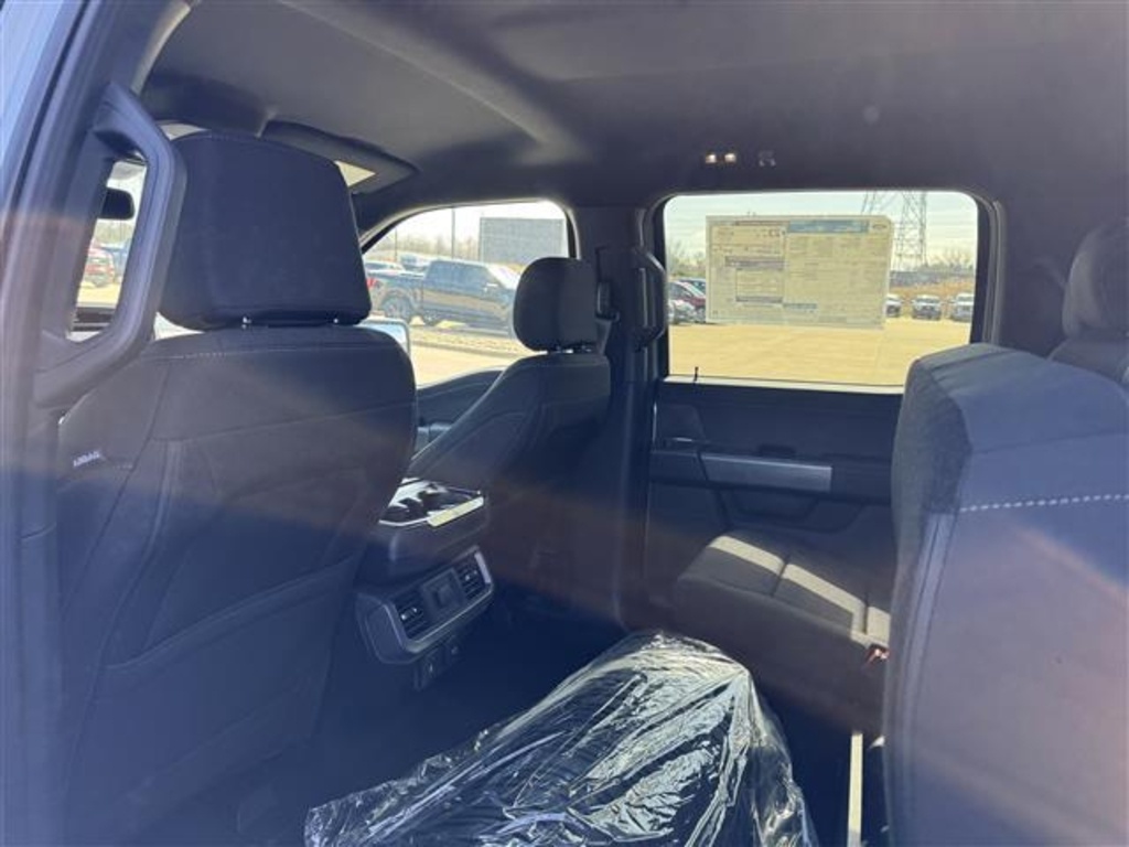 2025 Ford F-150 XLT photo 3