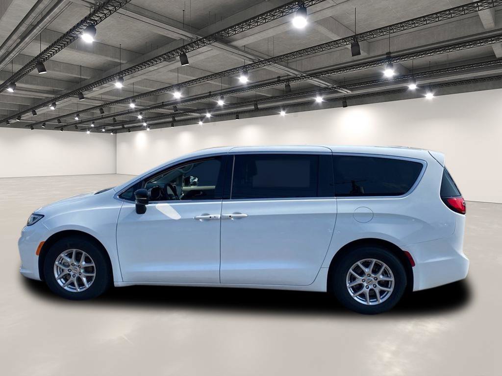 2024 Chrysler Pacifica Touring L photo 3