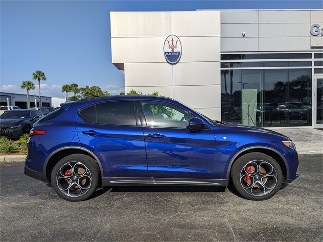 2023 Alfa Romeo Stelvio Ti photo 2