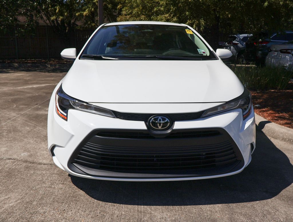 2023 Toyota Corolla LE photo 2