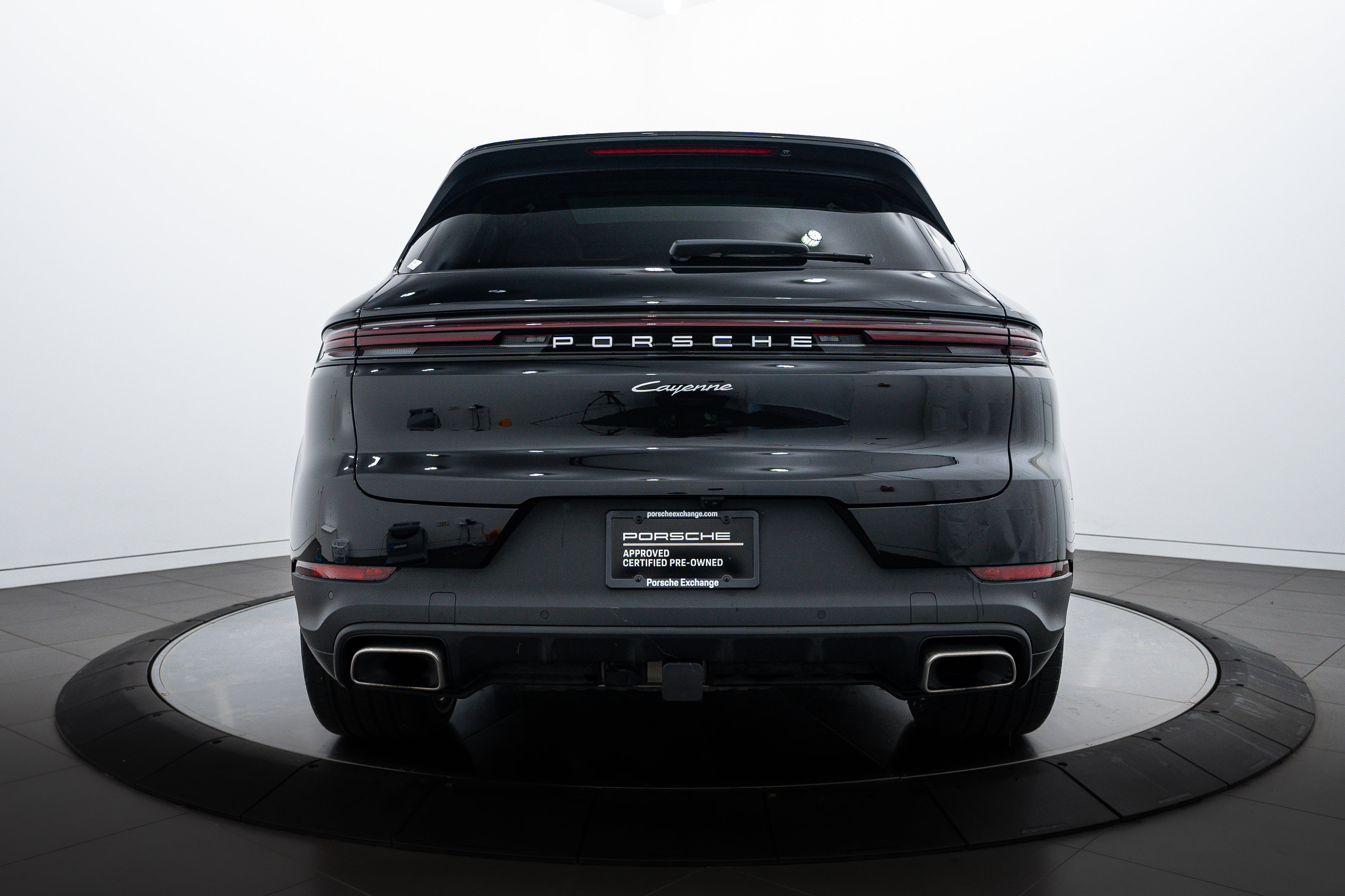 2025 Porsche Cayenne photo 4
