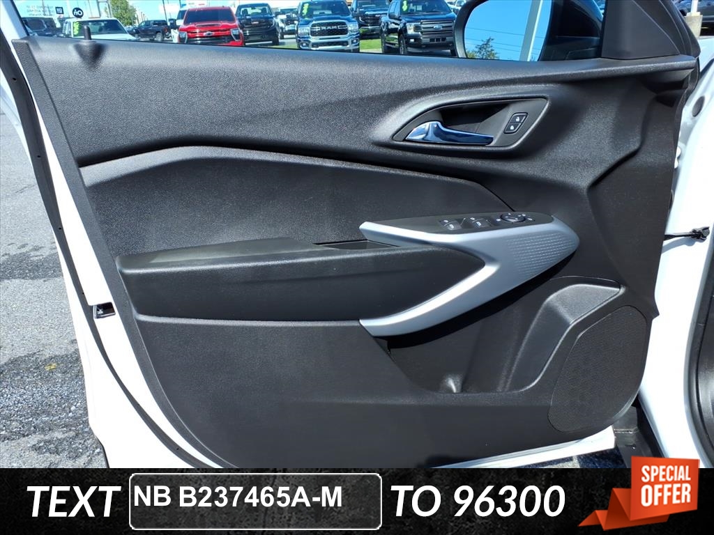 2025 Chevrolet Trax photo 32