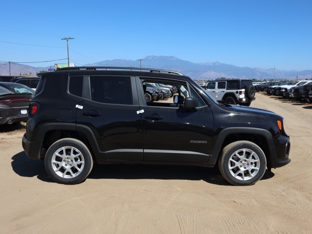 2023 Jeep Renegade Latitude photo 2