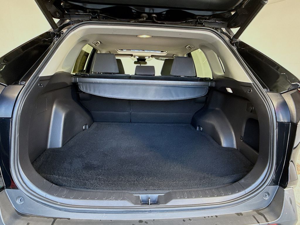 2022 Toyota RAV4 XLE photo 26