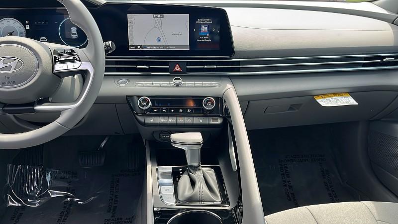 2025 Hyundai Elantra SEL Convenience photo 50