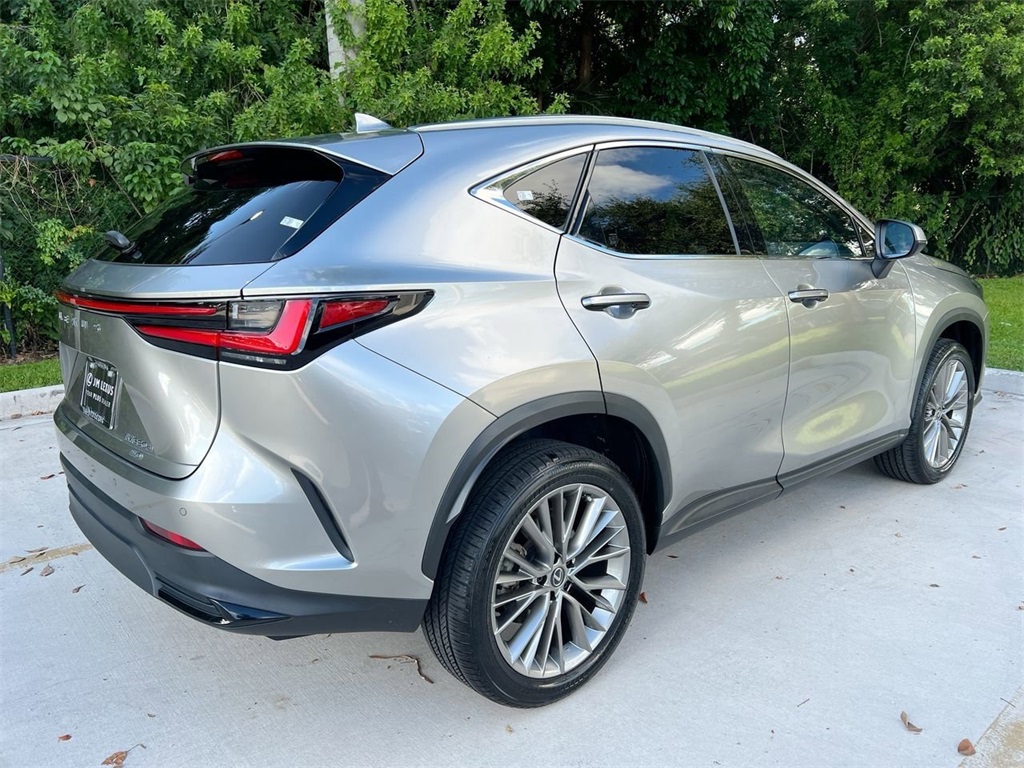 2022 Lexus NX 350h Premium photo 7