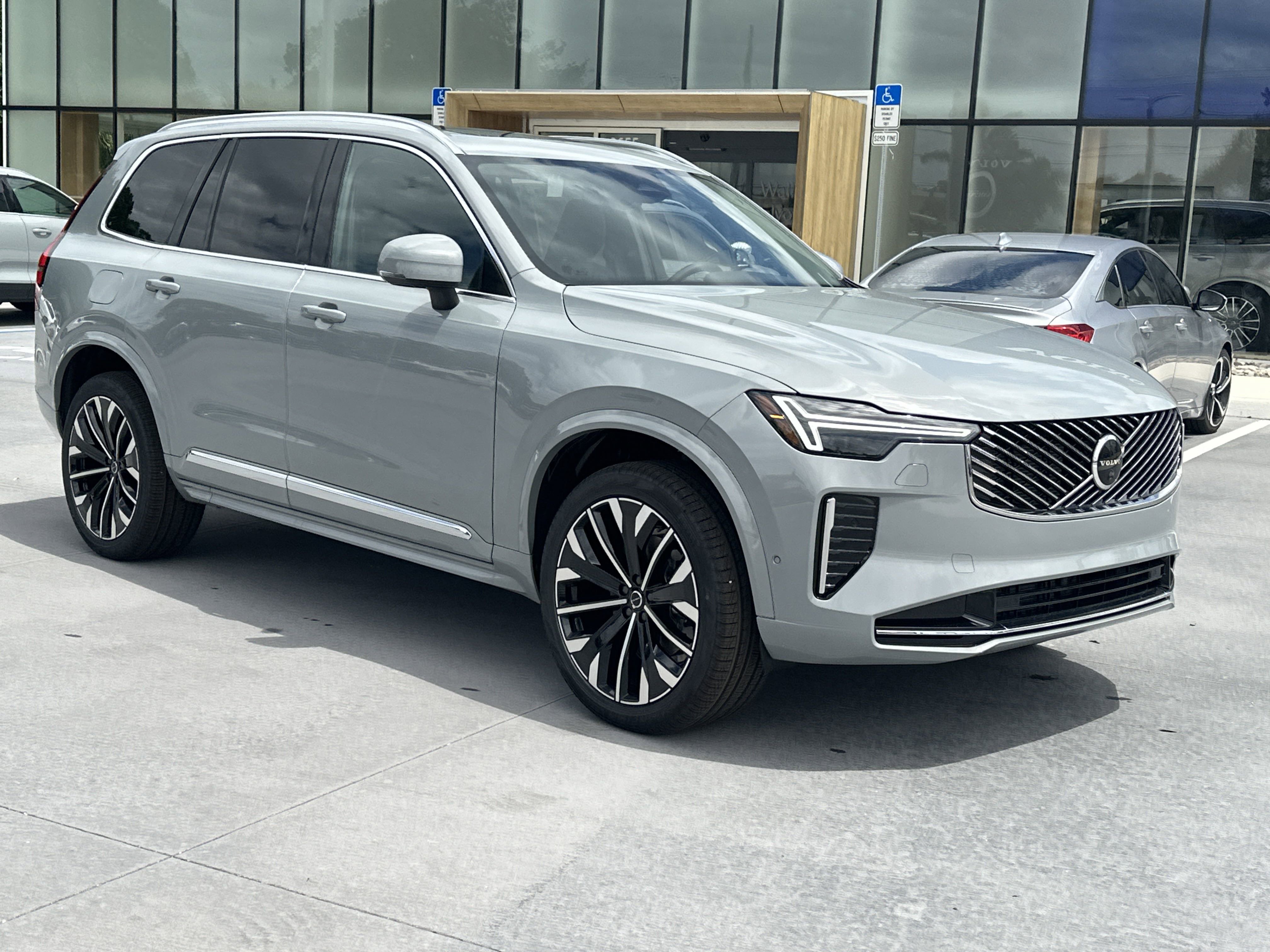 2025 Volvo XC90 Plus photo 3