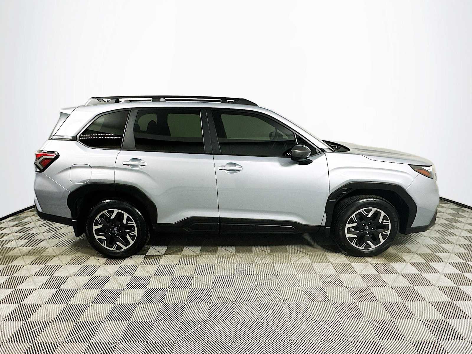2025 Subaru Forester Premium Base photo 8