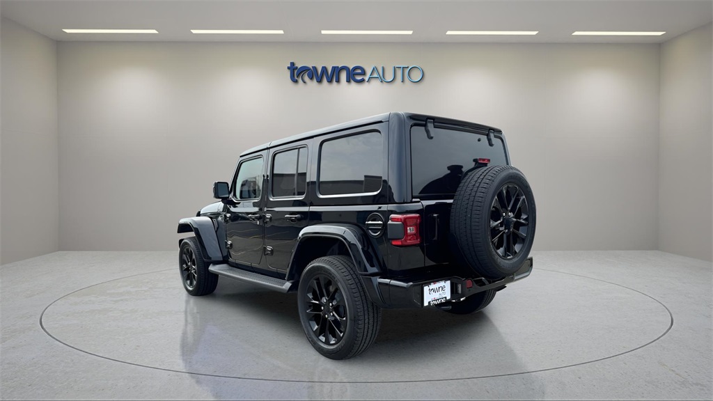 2021 Jeep Wrangler Unlimited Sahara High Altitude photo 3