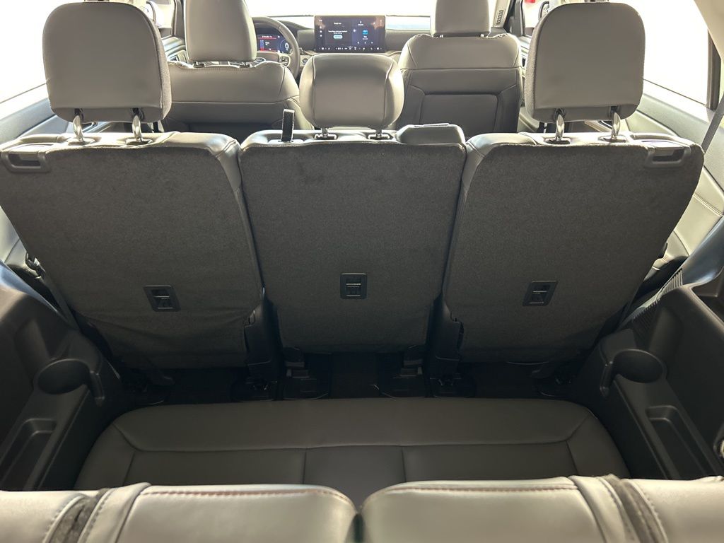 2025 Ford Explorer photo 29