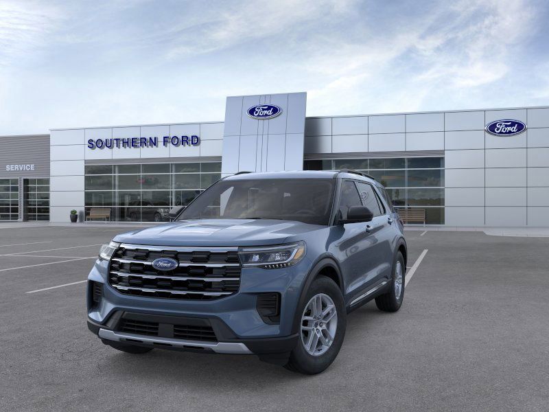 2025 Ford Explorer photo 2