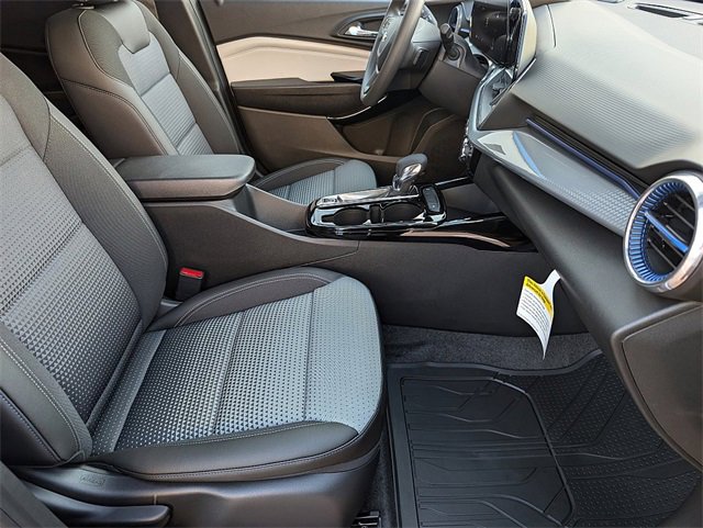 2025 Chevrolet Trax LT photo 10