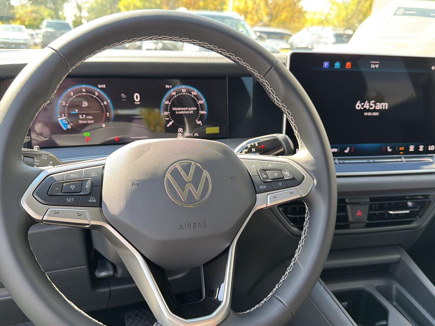 2025 Volkswagen Tiguan SE photo 9