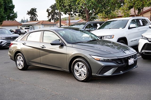 Used 2026 Gray Hyundai SE image 5