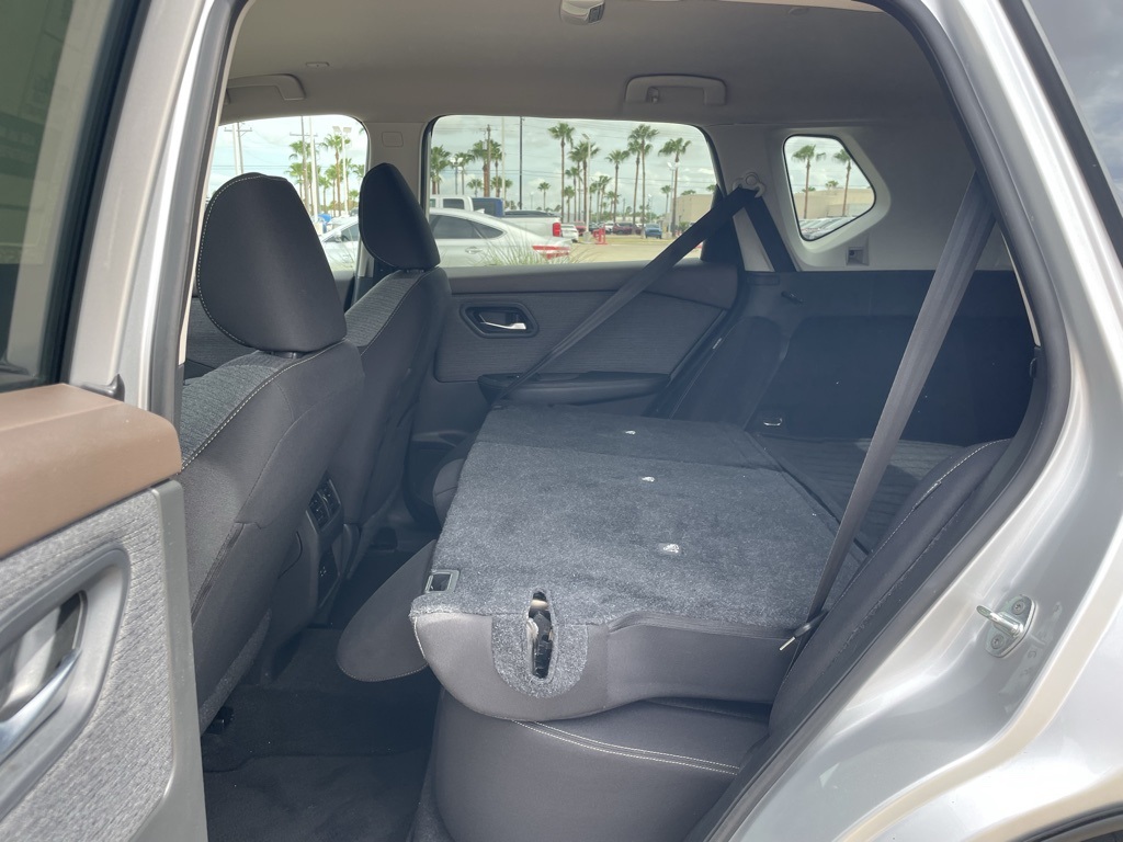 2023 Nissan Rogue SV photo 18