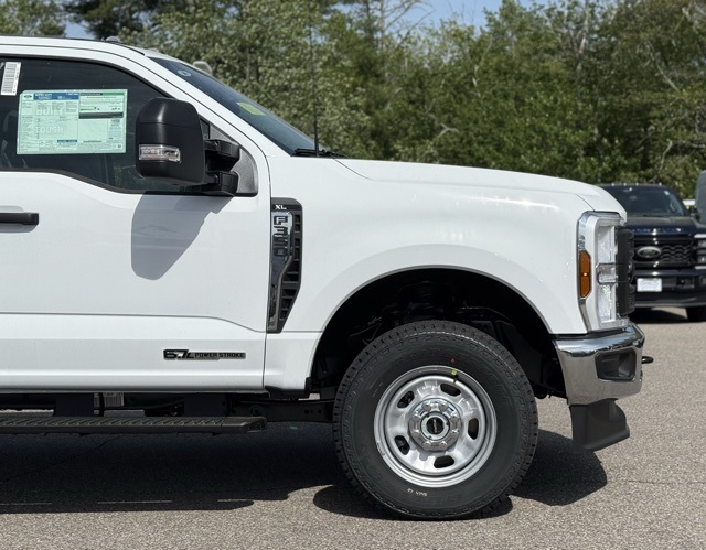 2025 Ford F-350 XL photo 2