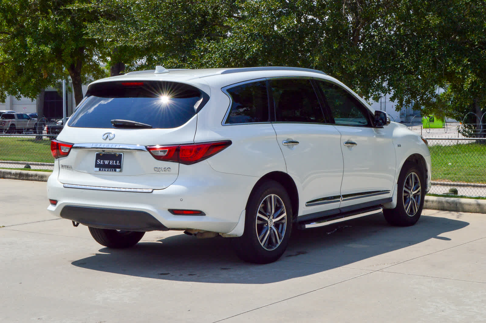 2017 Infiniti QX60 photo 4