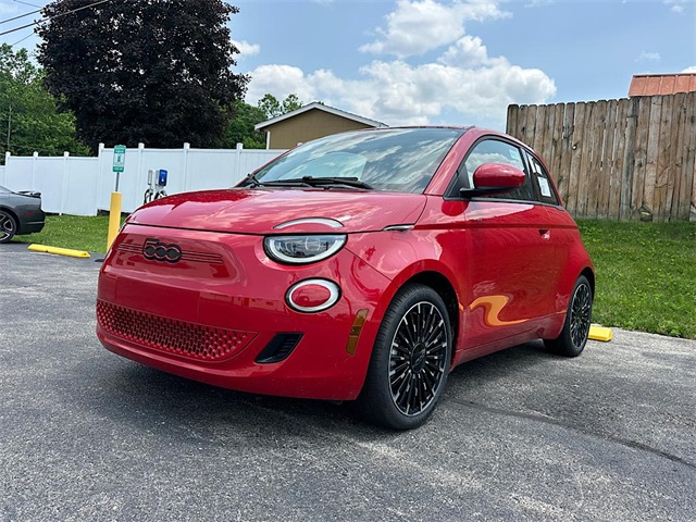 2024 Fiat 500e Red photo 3