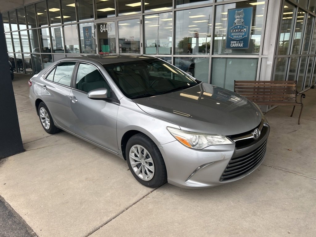 2016 Toyota Camry LE photo 4