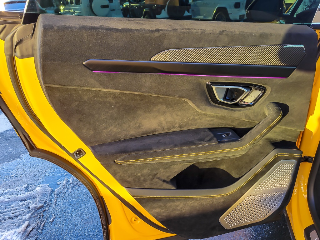 2023 LAMBORGHINI URUS - Image 18