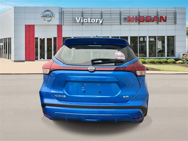 2024 Nissan Kicks SR photo 2