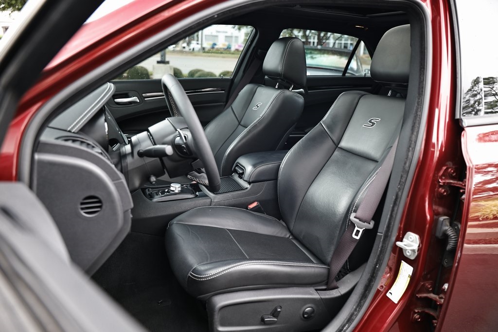 2023 Chrysler 300 S photo 19