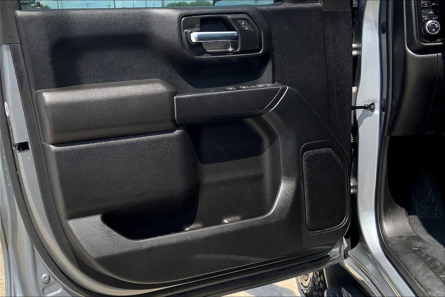 2023 Chevrolet Silverado 1500 Custom photo 19