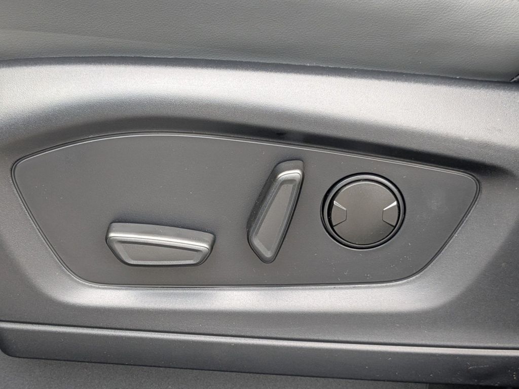 2025 Ford Explorer photo 13