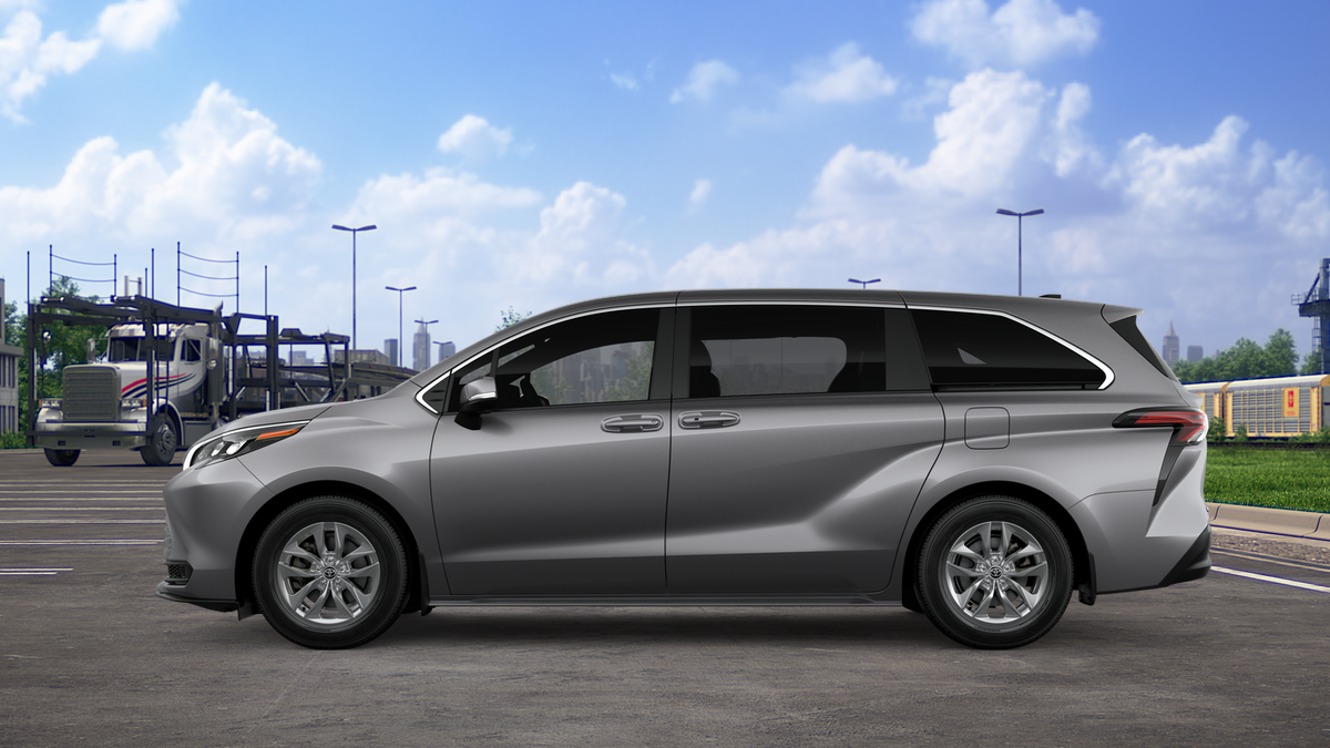 2026 Toyota Sienna LE photo 4