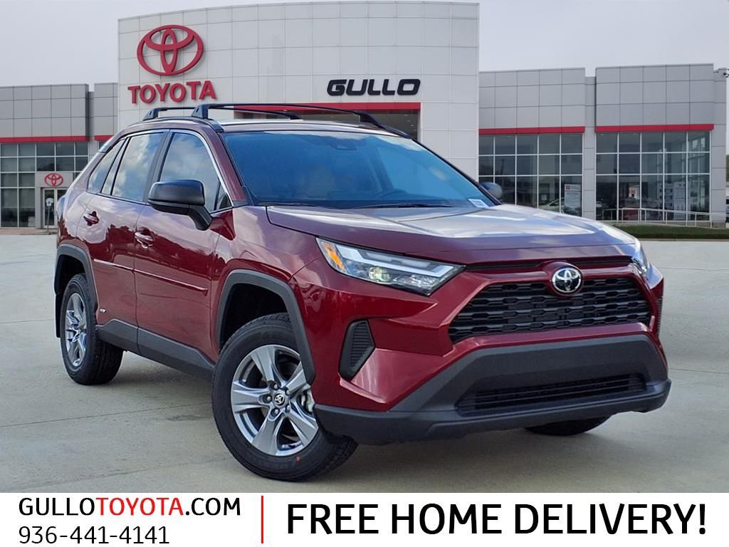 2025 Toyota RAV4 LE's photo