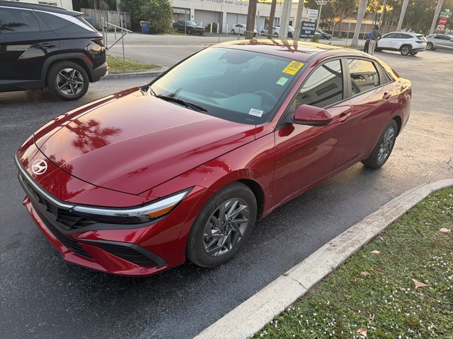 2024 Hyundai Elantra Blue's photo