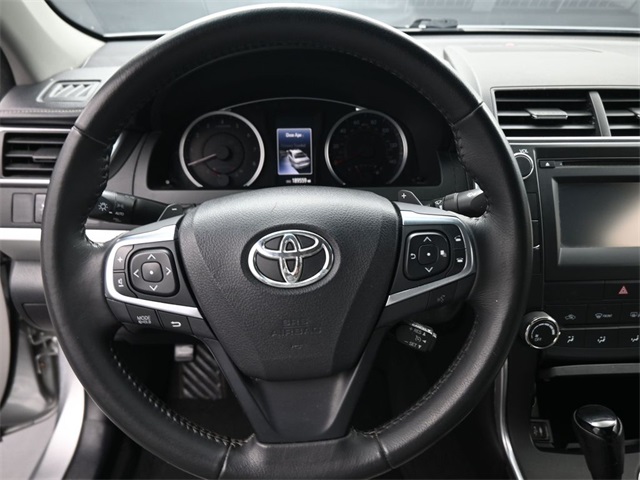 2016 Toyota Camry SE photo 2