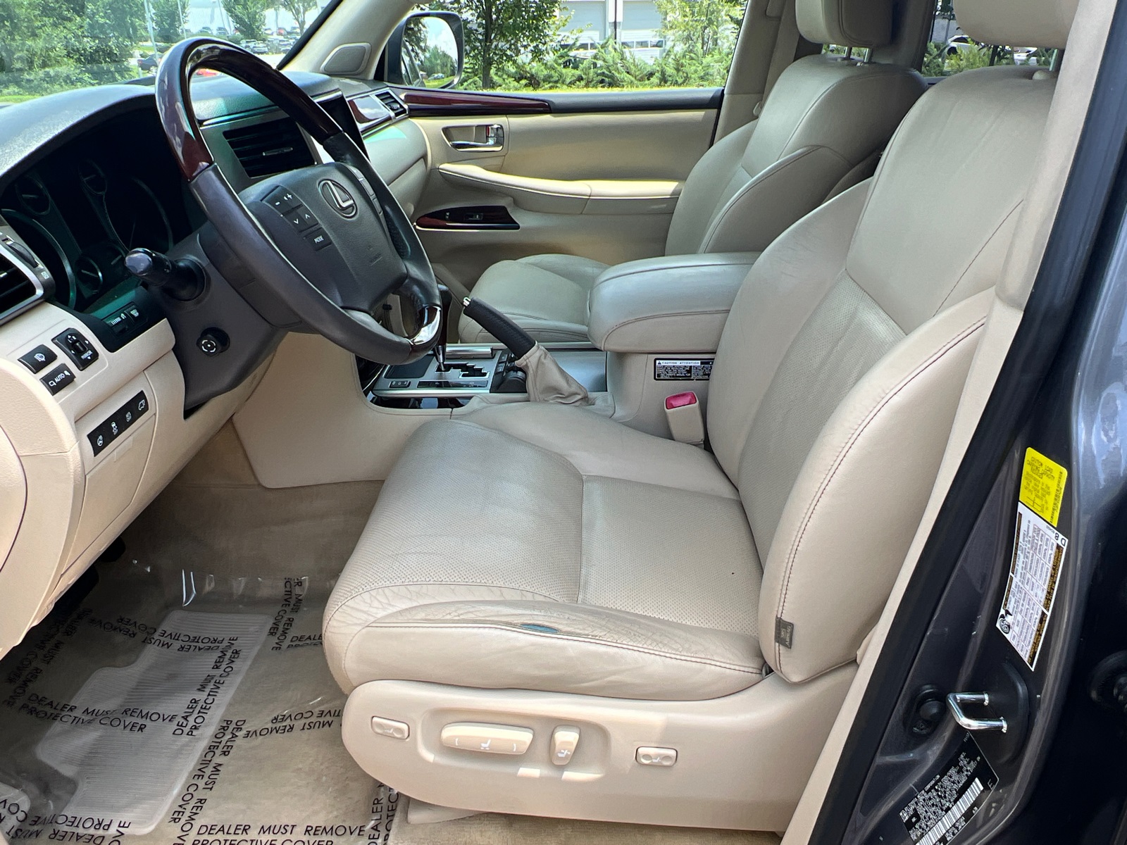 2014 Lexus LX 570 photo 25