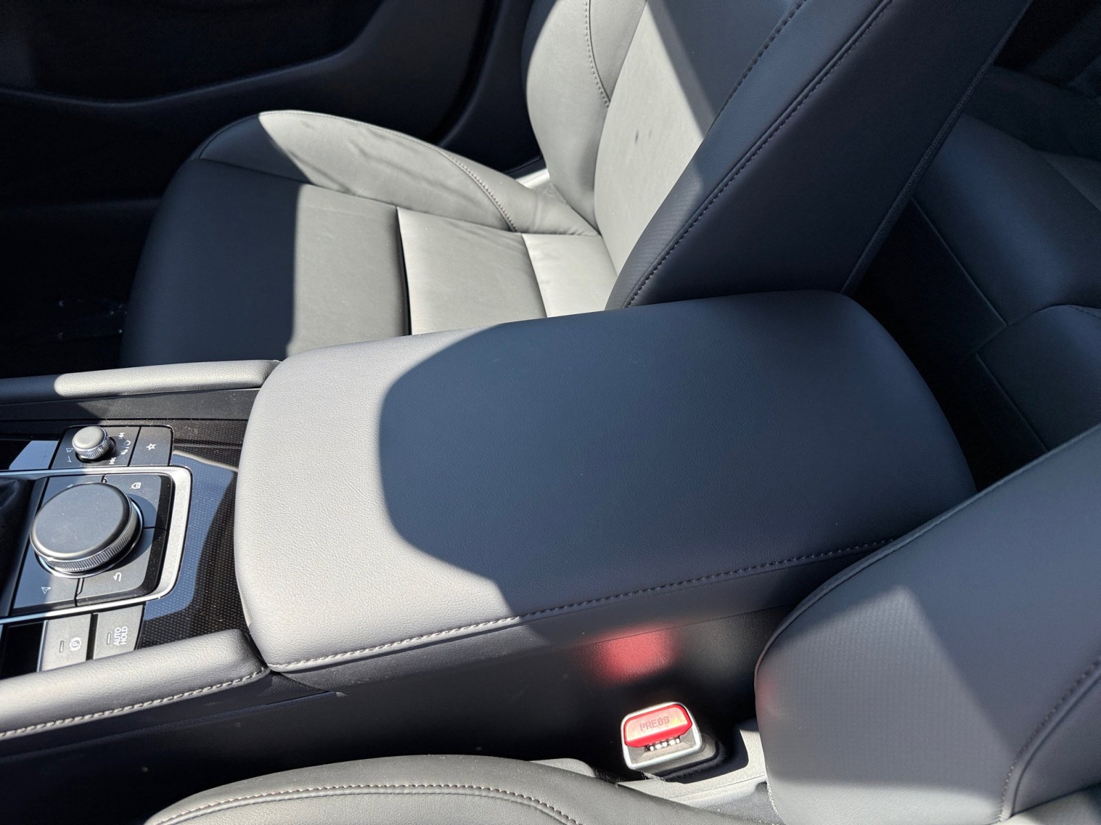 2025 Mazda Mazda3 2.5 Select Sport photo 14