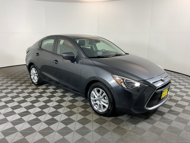 2017 Toyota Yaris iA Base photo 3