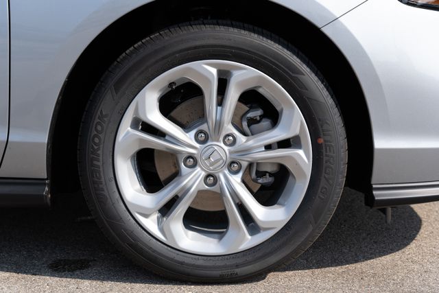 2025 Honda Accord LX photo 9