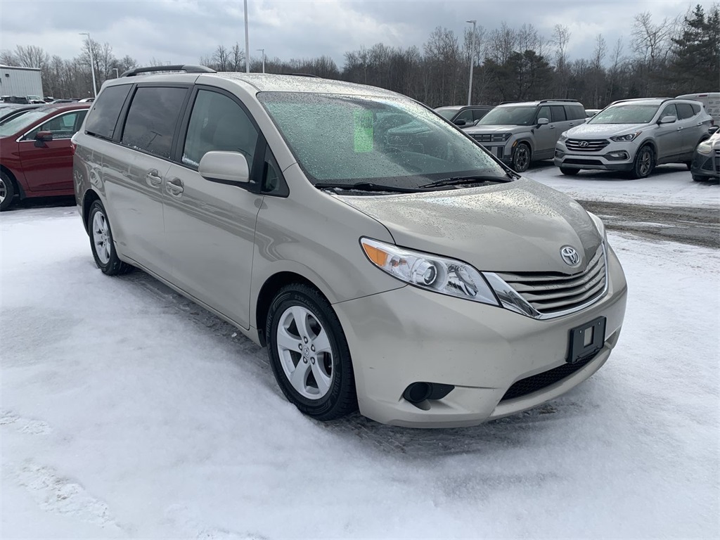 2017 Toyota Sienna LE