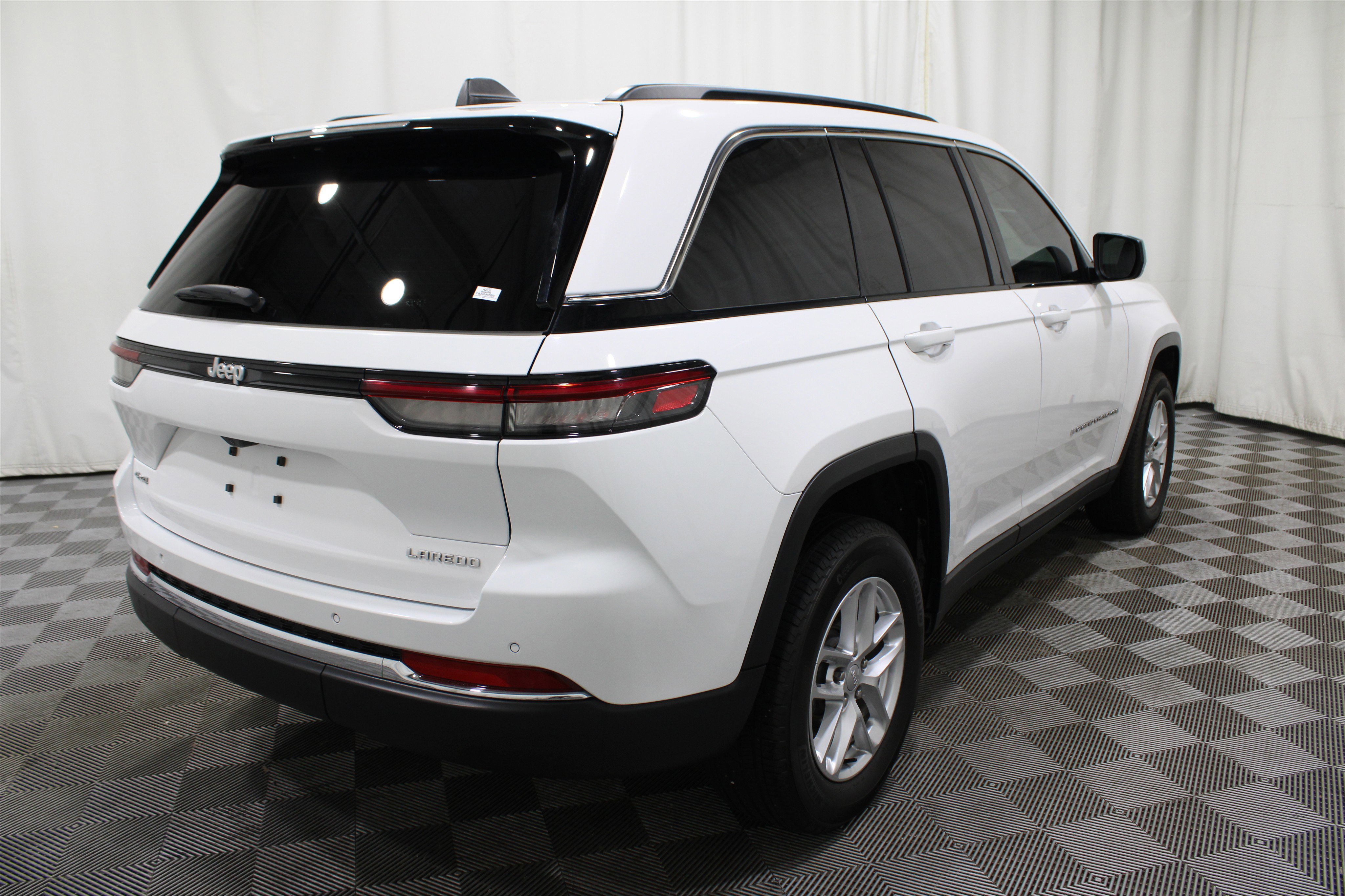 2024 Jeep Grand Cherokee Laredo X photo 24