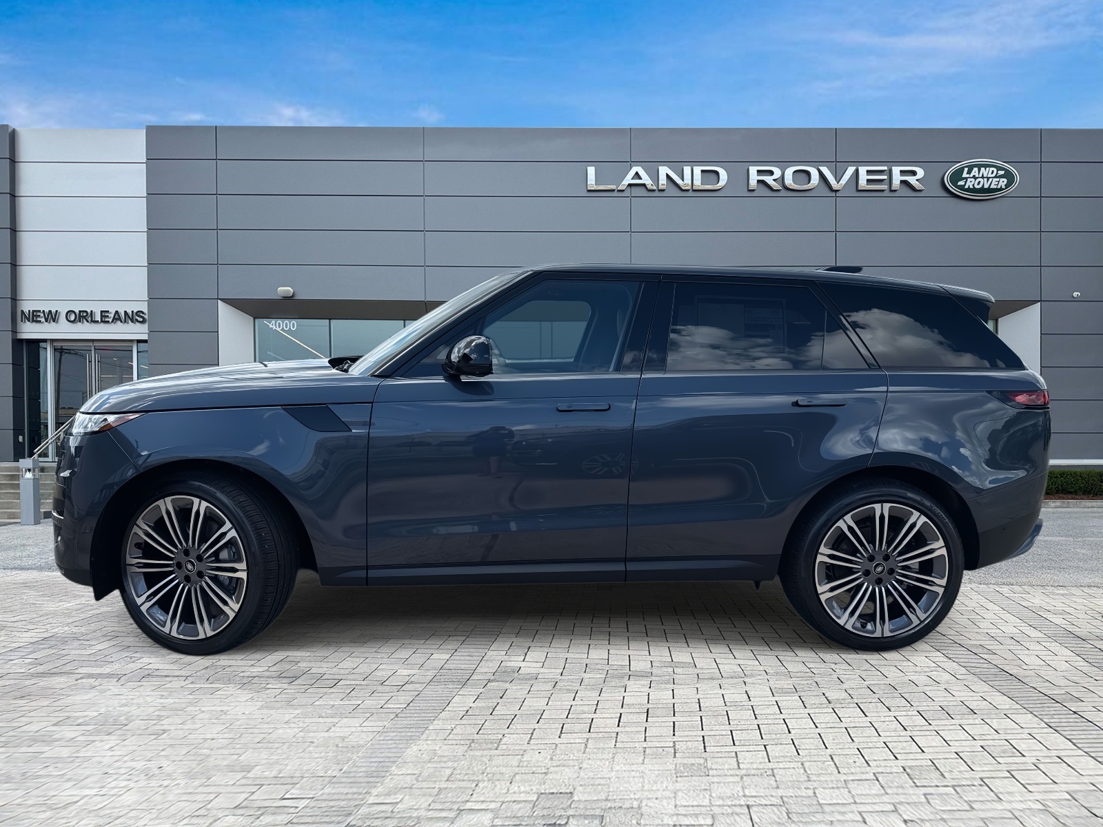 2025 Land Rover Range Rover Sport SE photo 2